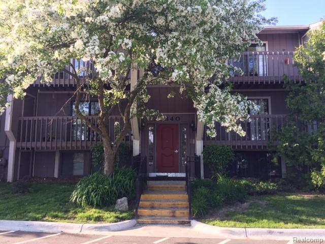 29840 W. 12 Mile Rd., Unit 401, Farmington Hills city