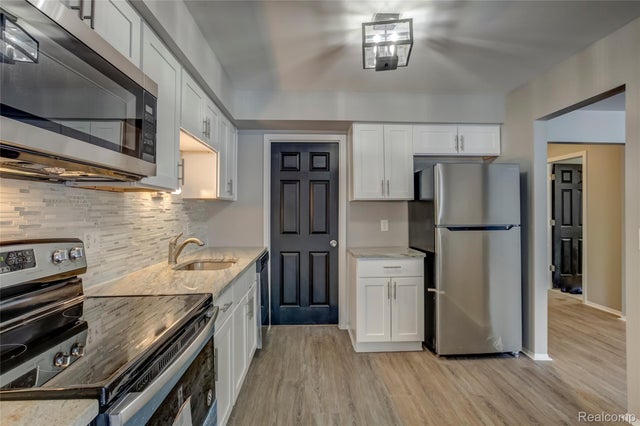 32023 W 14 Mile Road 108, Farmington Hills city