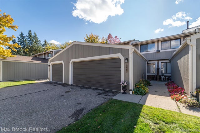 862 Yorktown Court, Northville city