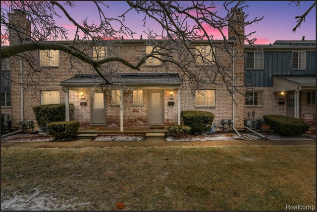 930 Broadacre, Clawson city