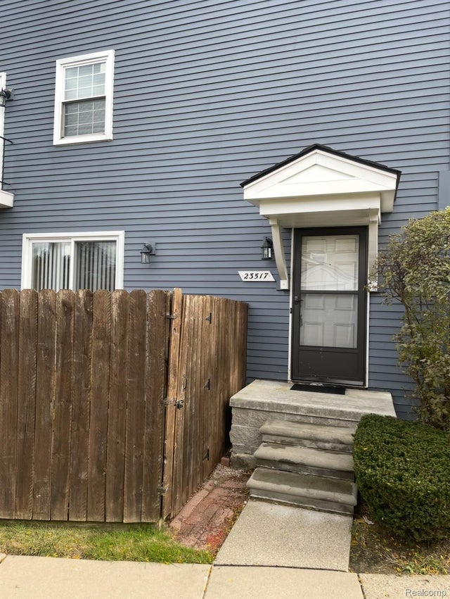 23517 N Rockledge, Novi city