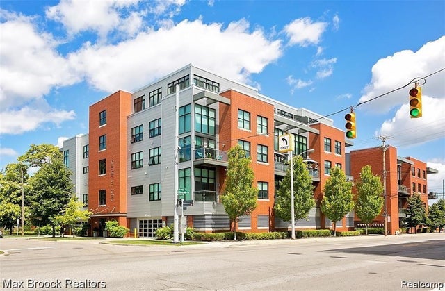 100 N Center 301, Royal Oak city