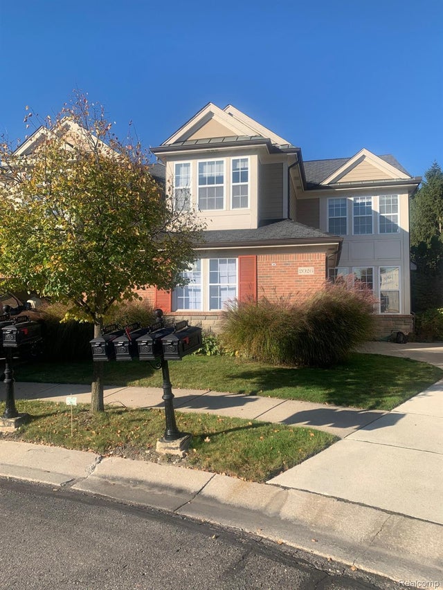 2026 Applewood Drive 13, Troy city