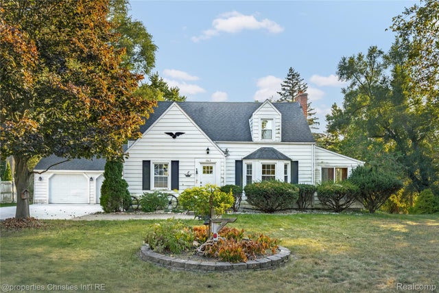 3143 Walnut Lake Road, West Bloomfield charter township