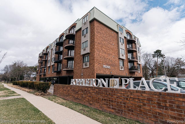 35300 Woodward Avenue 406, Birmingham city