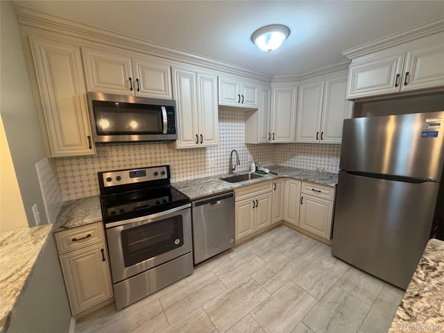 32013 W 12 Mile Road 213, Farmington Hills city