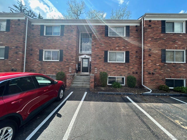 31831 Grand River Avenue 10, Farmington city