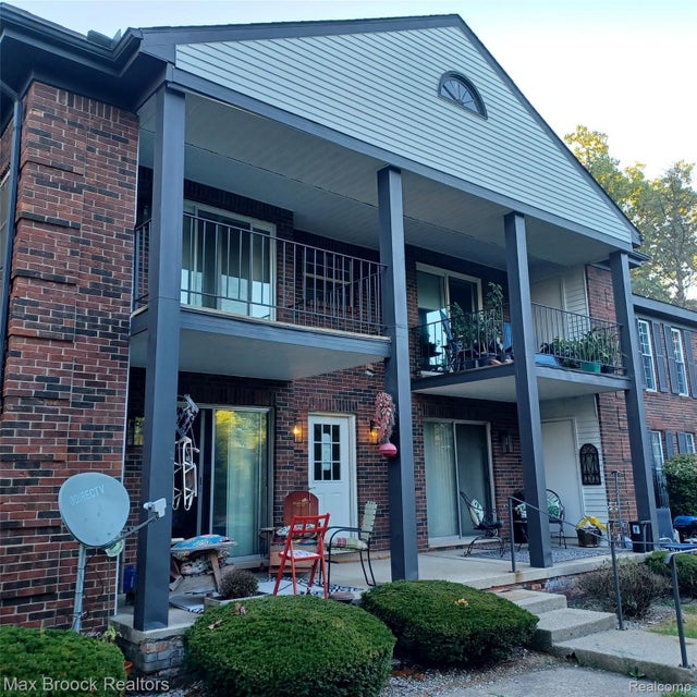 31045 Pheasant Run Street, Farmington city