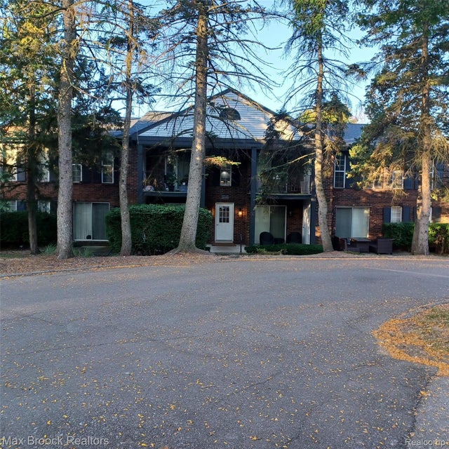 31045 Pheasant Run Street, Farmington city