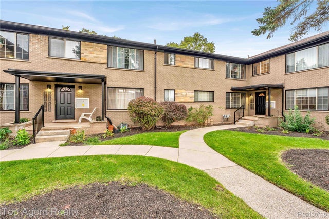 2101 E Maple Road 2183, Birmingham city