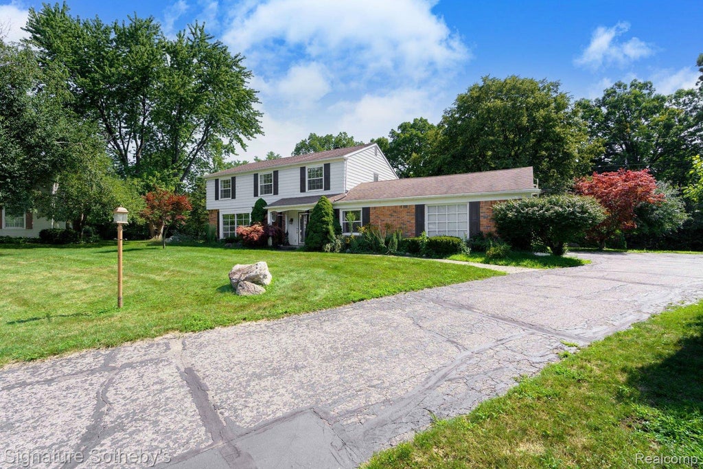 2377 Williamstown Court, Bloomfield charter township