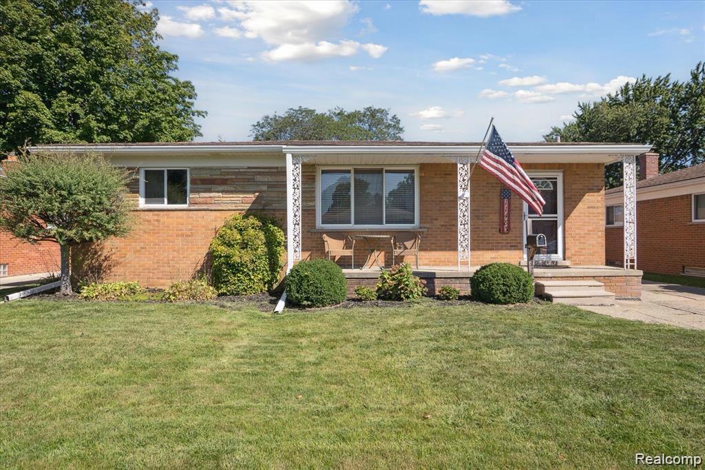 11483 Newbern Drive, Warren city