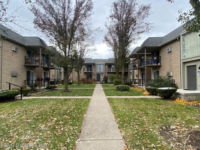 1725 E 14 Mile Road A, Birmingham city