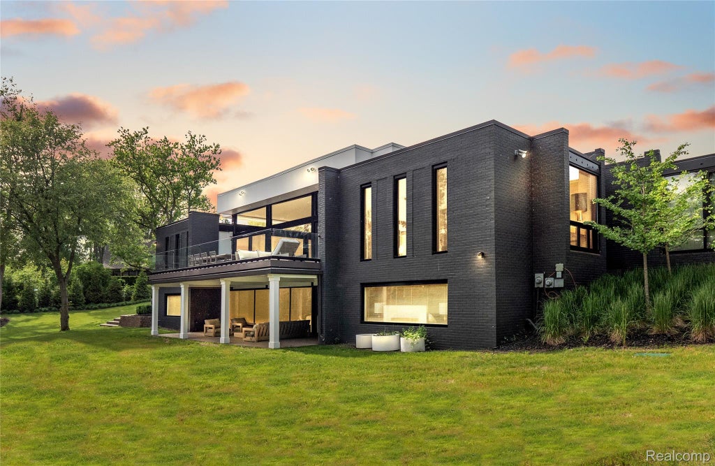 3467 Sutton Place, Bloomfield charter township