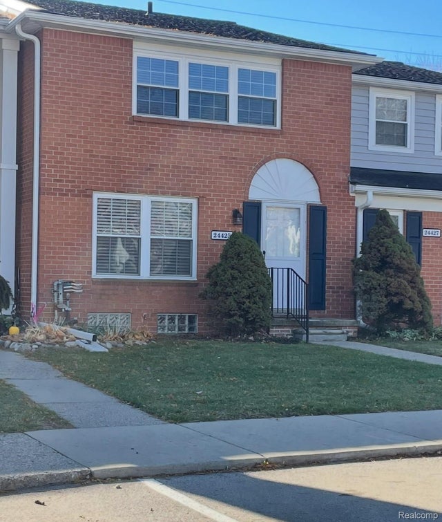 24425 Olde Orchard Street, Novi city