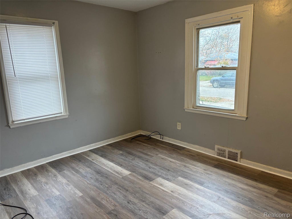 8257 Minock, Detroit city