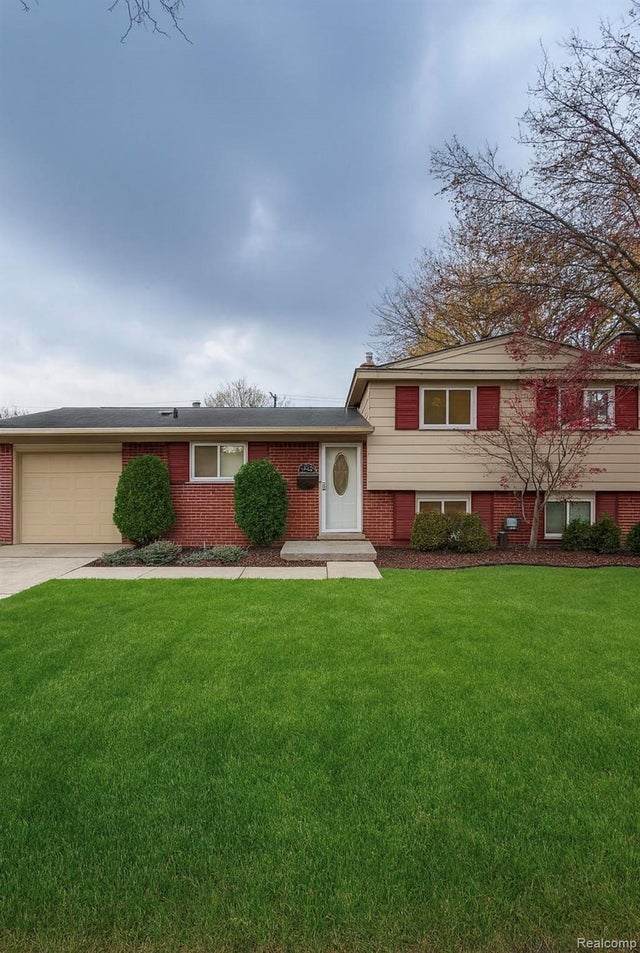 14651 Fairway Street, Livonia city