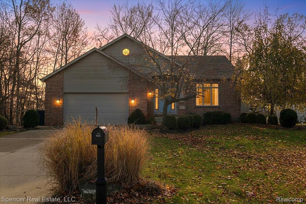 10250 Mill Pointe Drive, Goodrich village