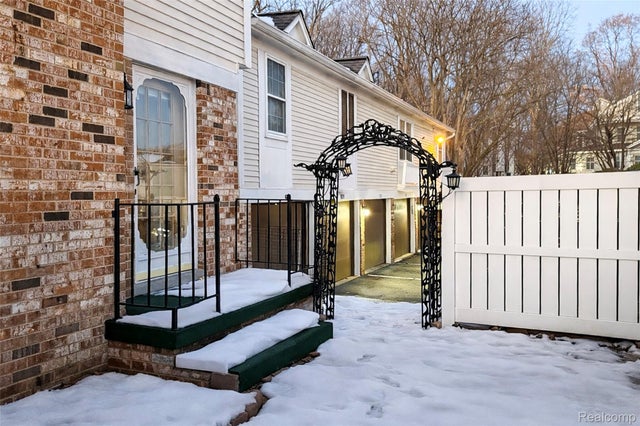 21330 E Glen Haven Circle, Novi city