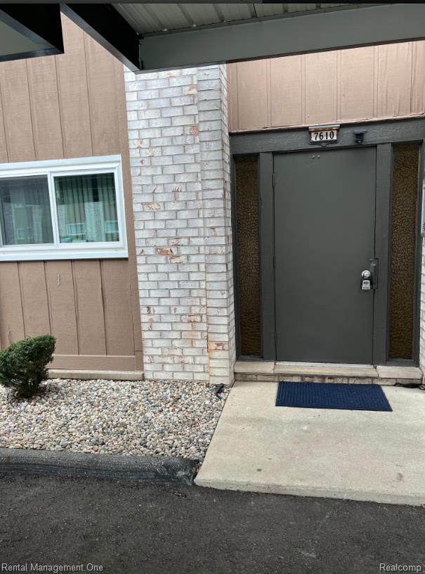 7610 Woodview Drive, Westland city