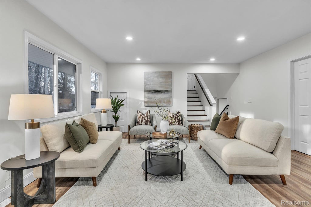 8165 Leonard Drive, Holly township