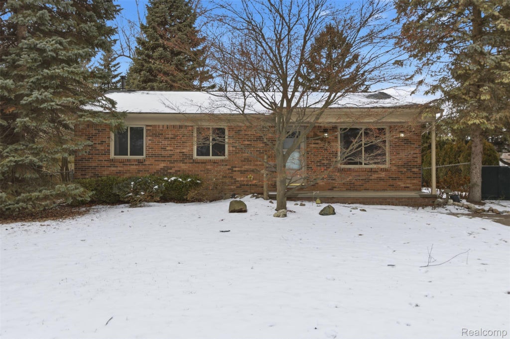 23315 Lawson Avenue, Warren city