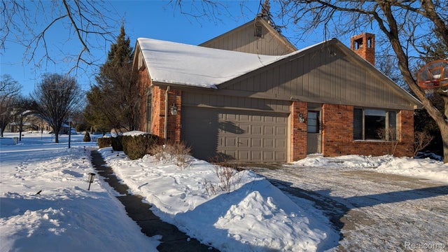 4912 Oak River Drive, Troy city