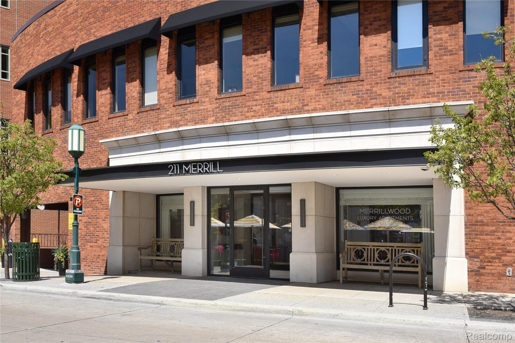 211 E Merrill Street 610, Birmingham city