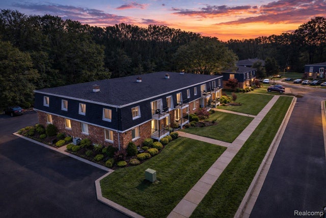 40325 Plymouth Road 103, Plymouth charter township