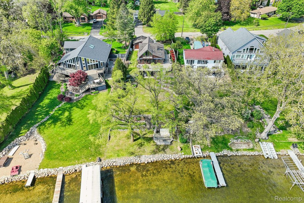 3641 Mann Road, Waterford charter township