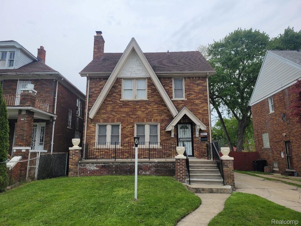 371 Piper Boulevard, Detroit city