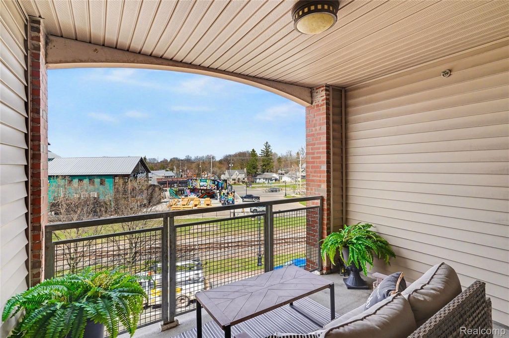 134 N Leroy Street 308, Fenton