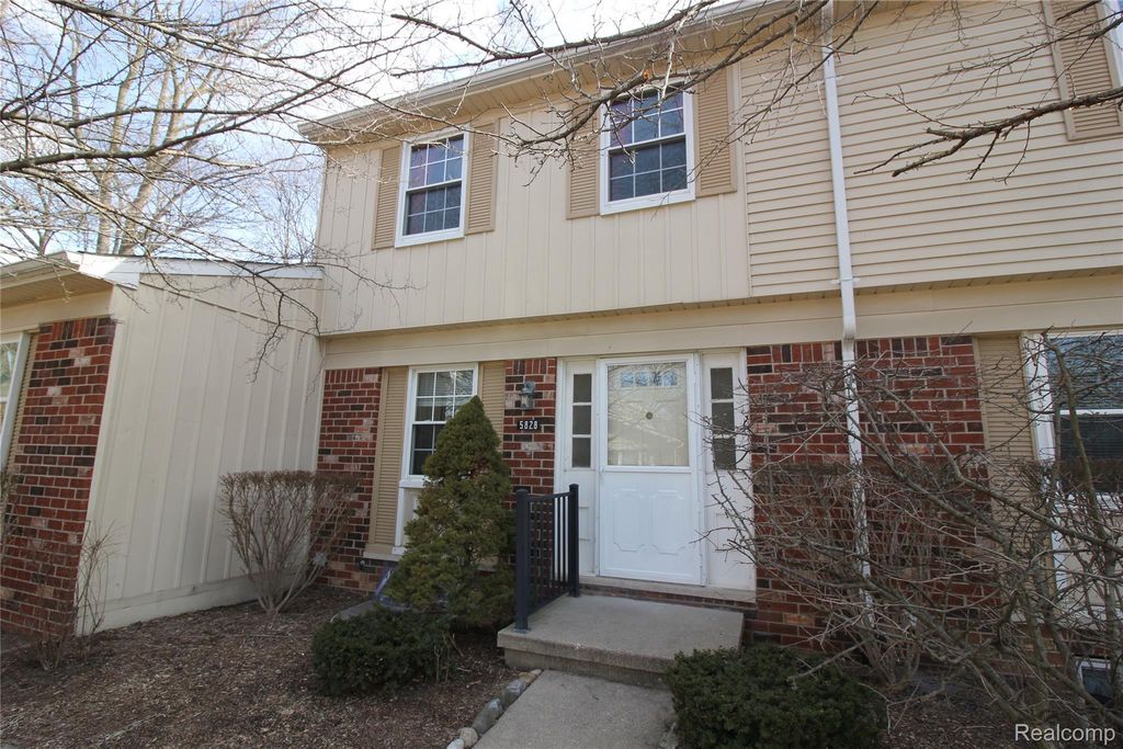 5828 Northfield Parkway, Troy