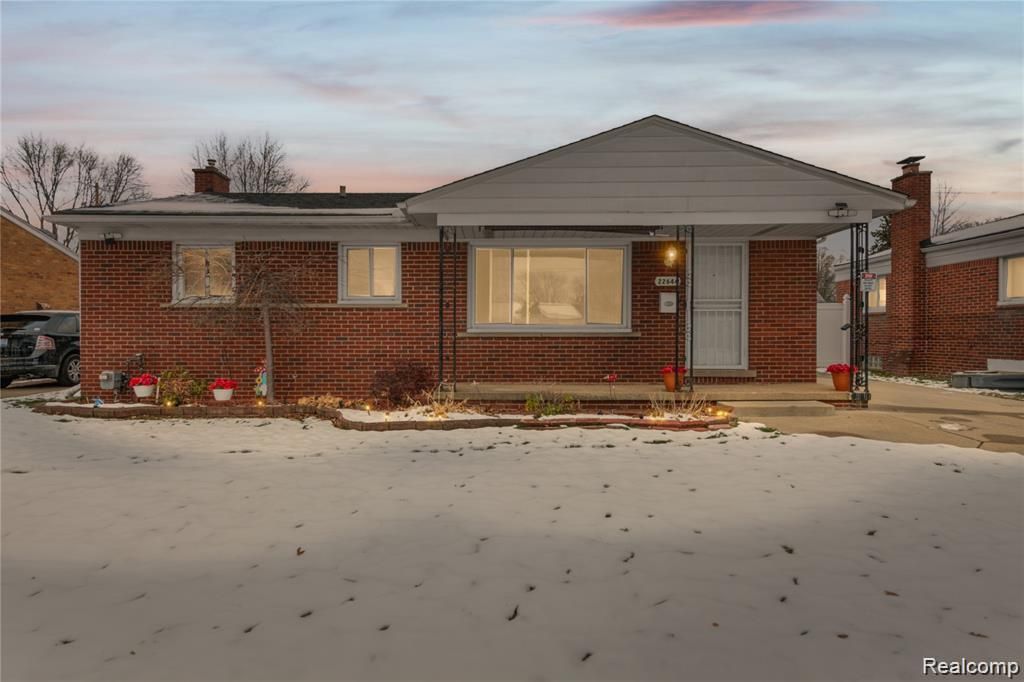 22644 Hill Street, Warren city