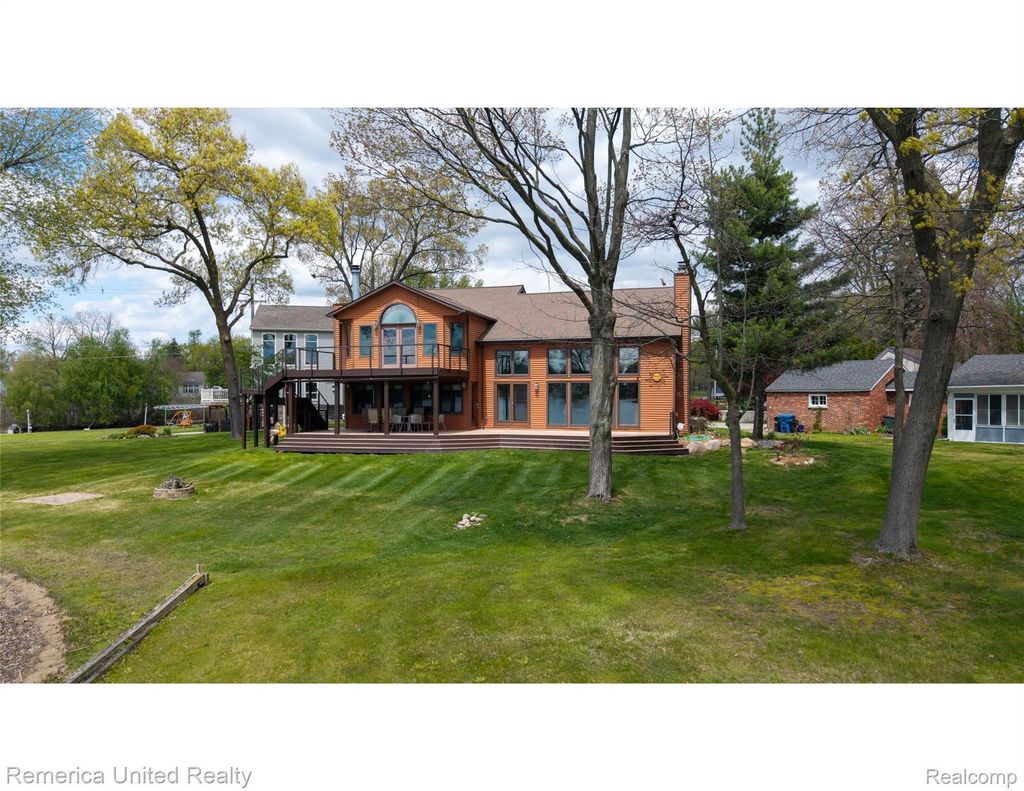 4533 Horseshoe Drive, Waterford charter township