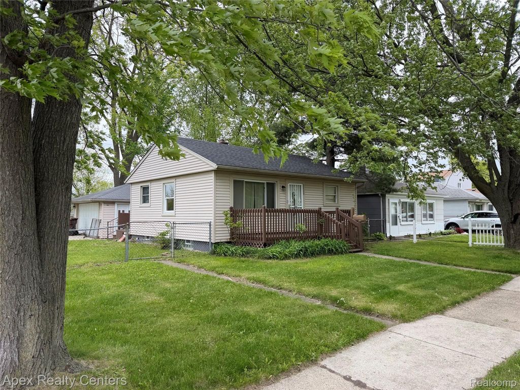 32370 Carlisle Parkway, Wayne city