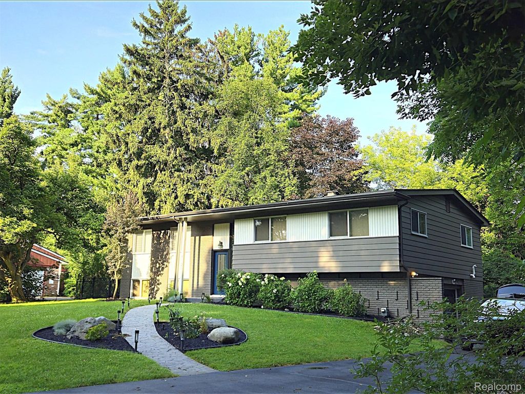 7120 Pebblecreek Road, West Bloomfield charter township