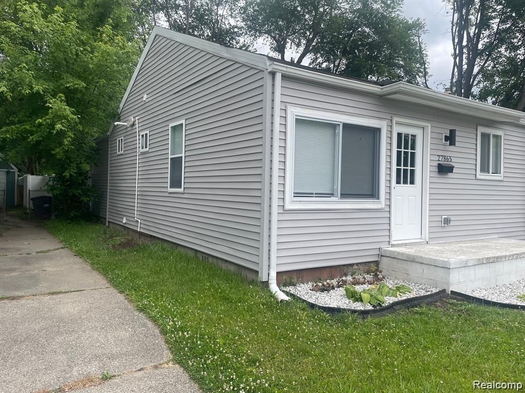 27865 Brettonwoods Street, Madison Heights city