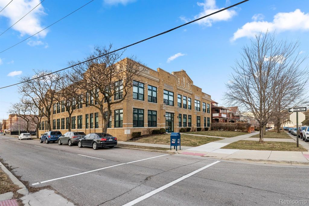 609 E Kirby Street 202, Detroit