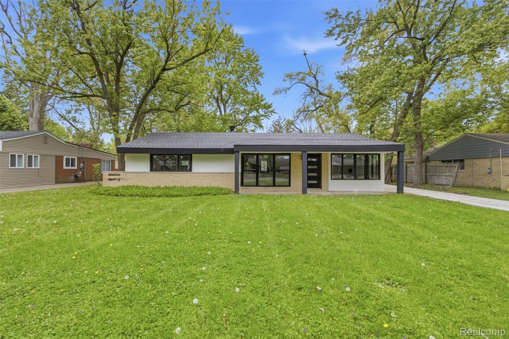 2483 Walce Drive, West Bloomfield charter township
