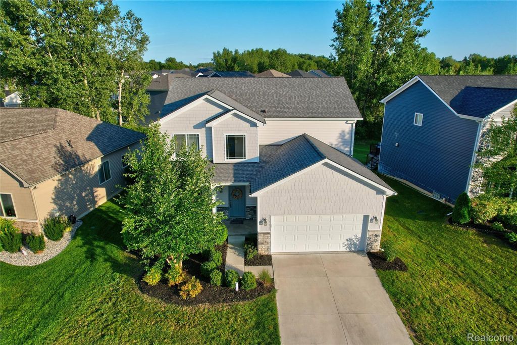 320 Hidden River E, Holly township