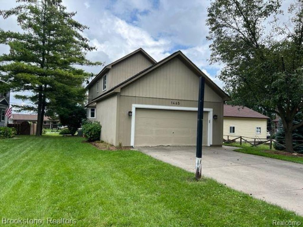 1465 Beachland Boulevard, Keego Harbor