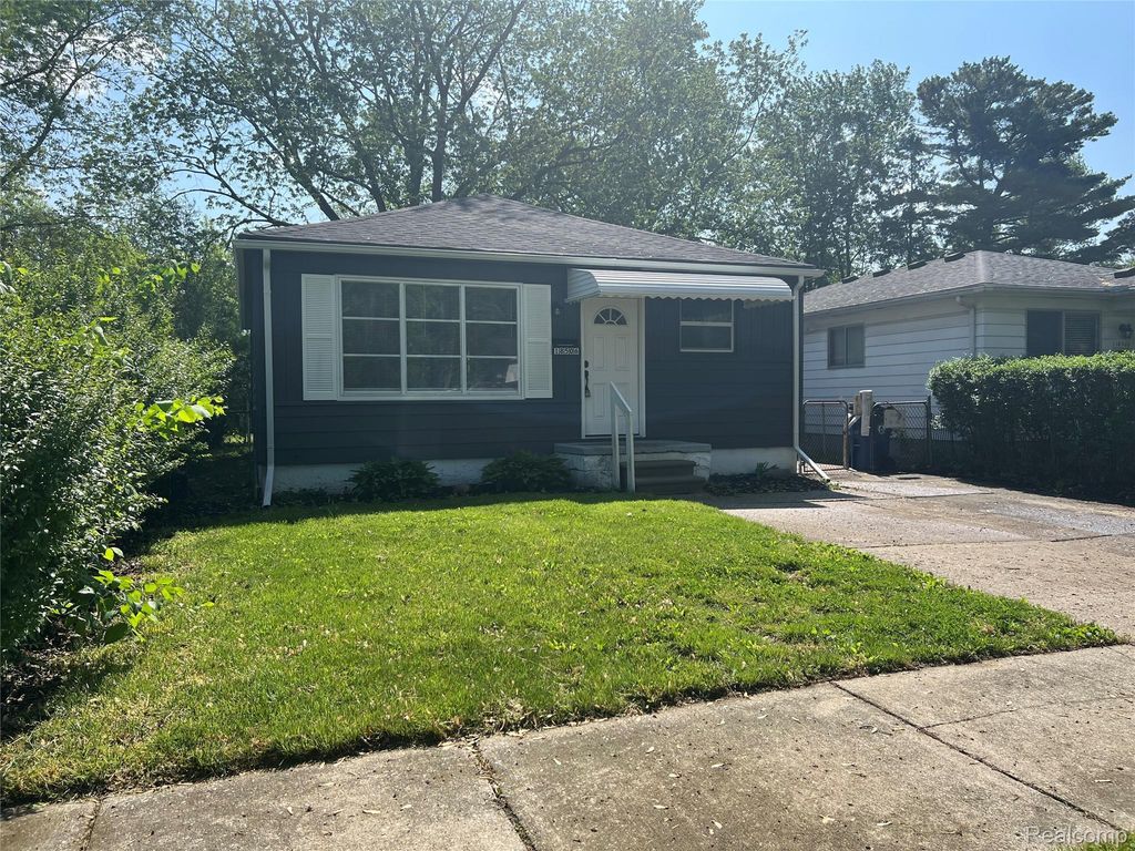 18506 Wakenden, Redford charter township