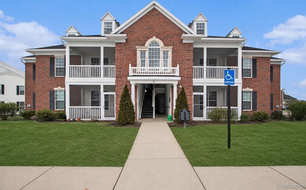 1043 E Summerfield Glen Circle, Ann Arbor