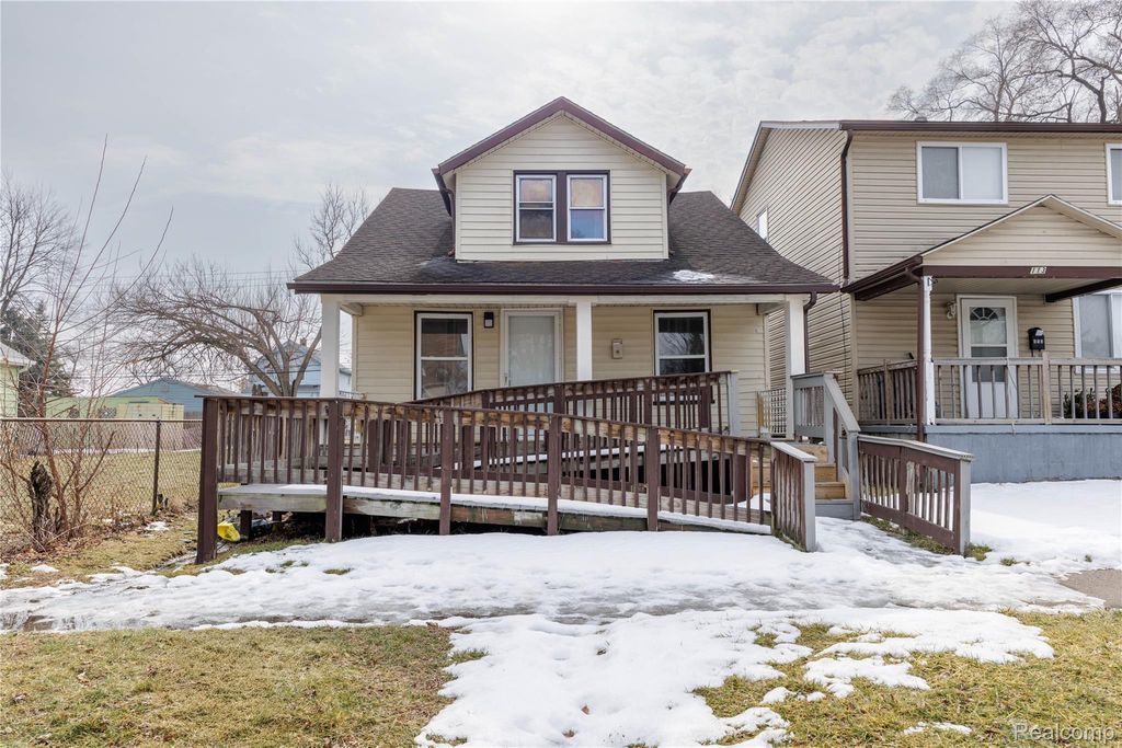107 W Hayes Avenue, Hazel Park city