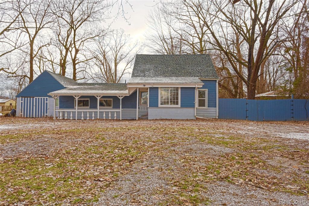 20500 Mckishnie Street, Clinton charter township