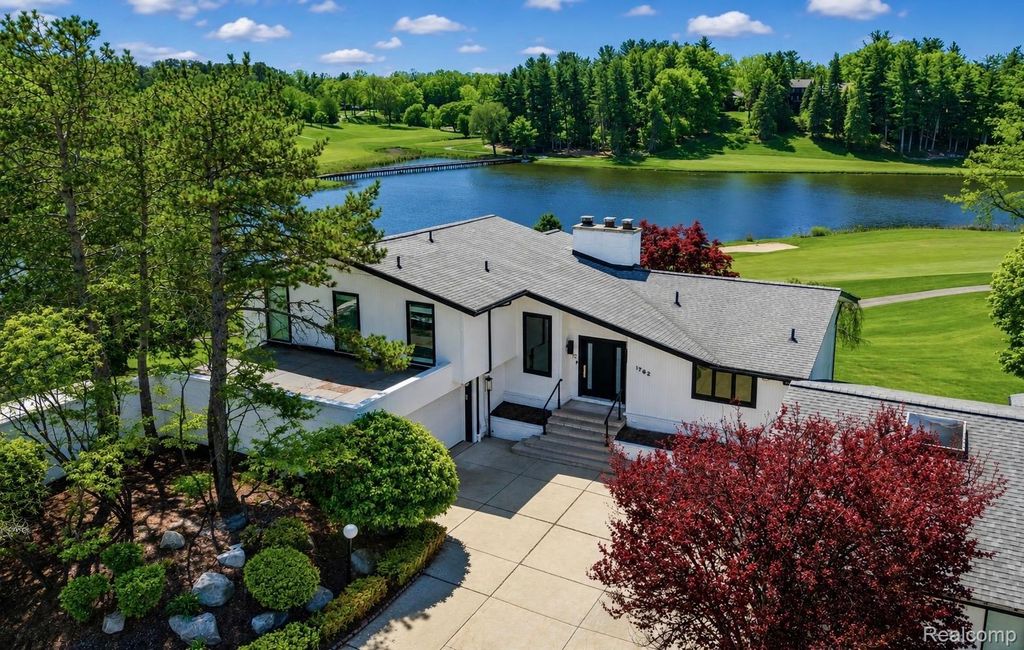 1762 Saint Johns Court, Bloomfield Hills