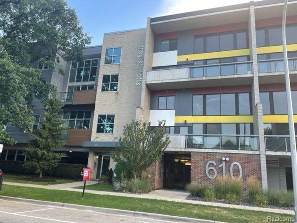 614 Troy 205, Royal Oak