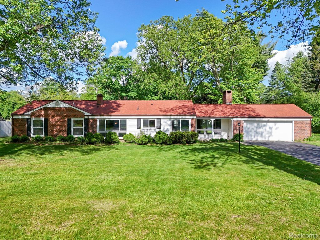 6843 E Dartmoor Road, West Bloomfield charter township