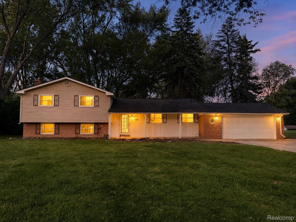 6382 Houghten Drive, Troy city